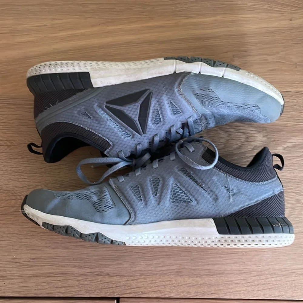 REEBOK GRAY SNEAKERS Size 9.5